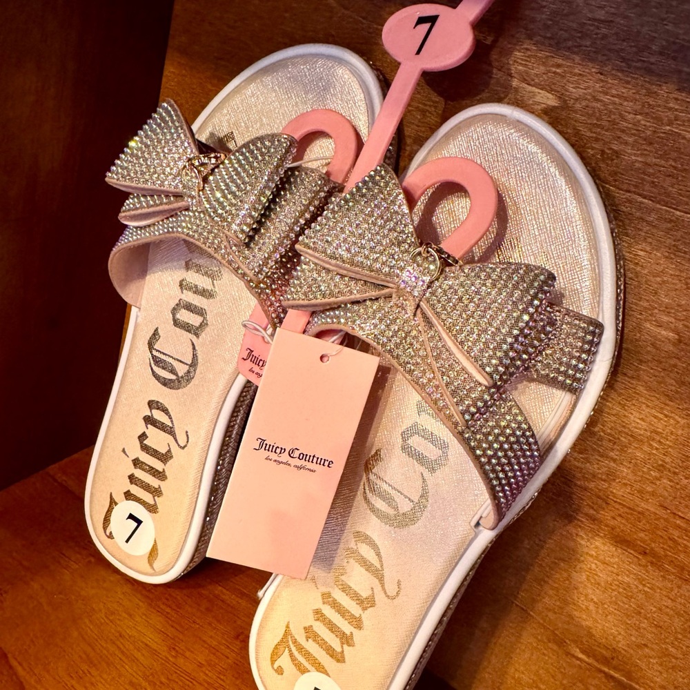 Juicy Couture Rare Find Yarry Rose Gold Pink Rhinestone Bow Sandals  Size 7 BNWT
